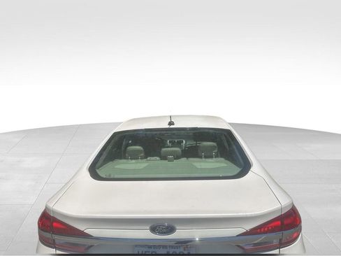 Used 2017 Ford Fusion SE w/ Fusion SE Technology Package FWD image 24