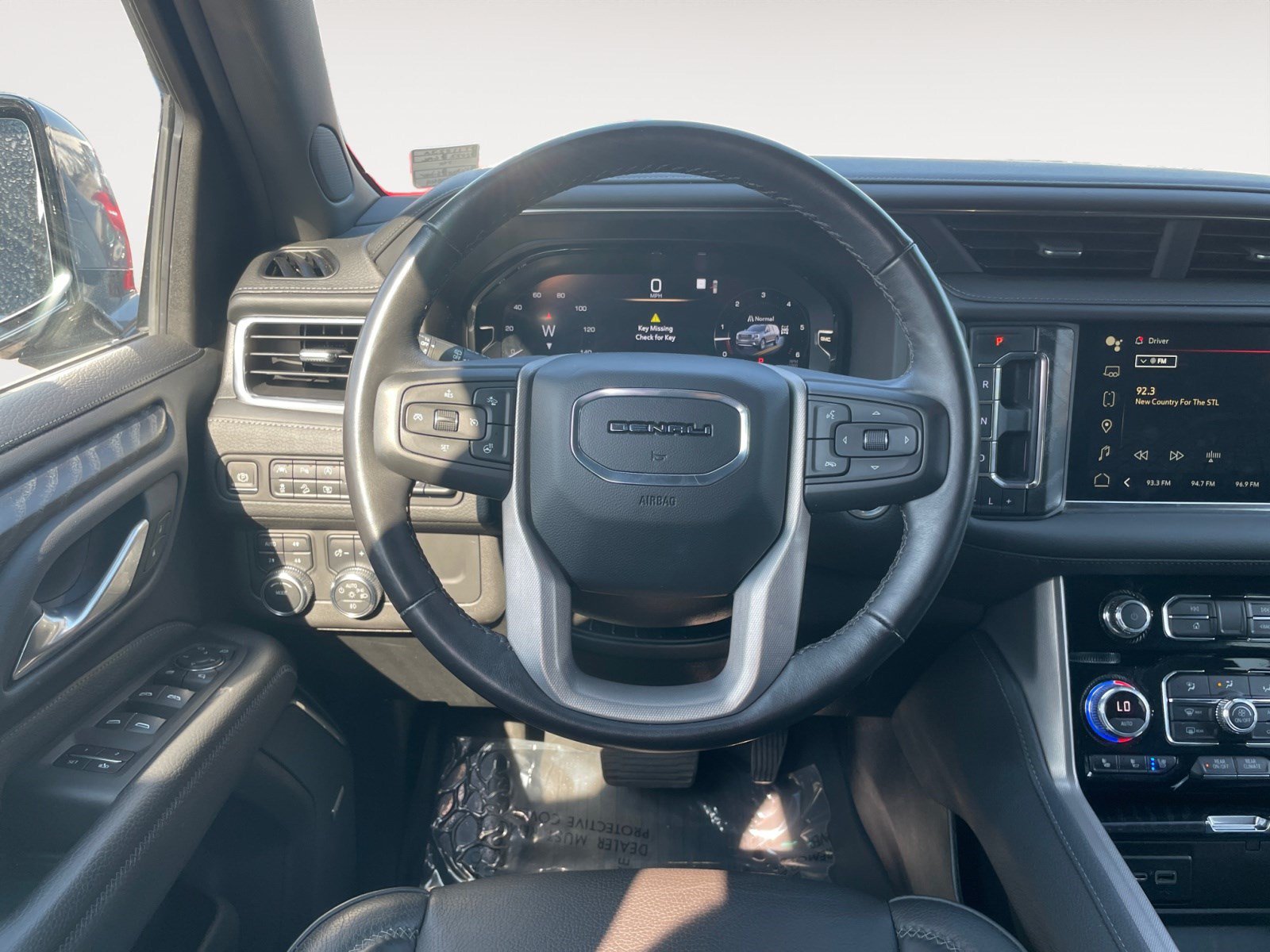 Used 2022 GMC Yukon Denali AWD/4WD image 9
