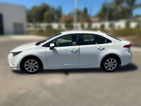 Used 2024 Toyota Corolla LE FWD image 2