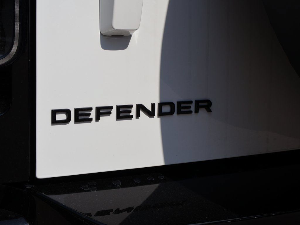 New 2025 Land Rover Defender 130 V8 AWD/4WD image 7