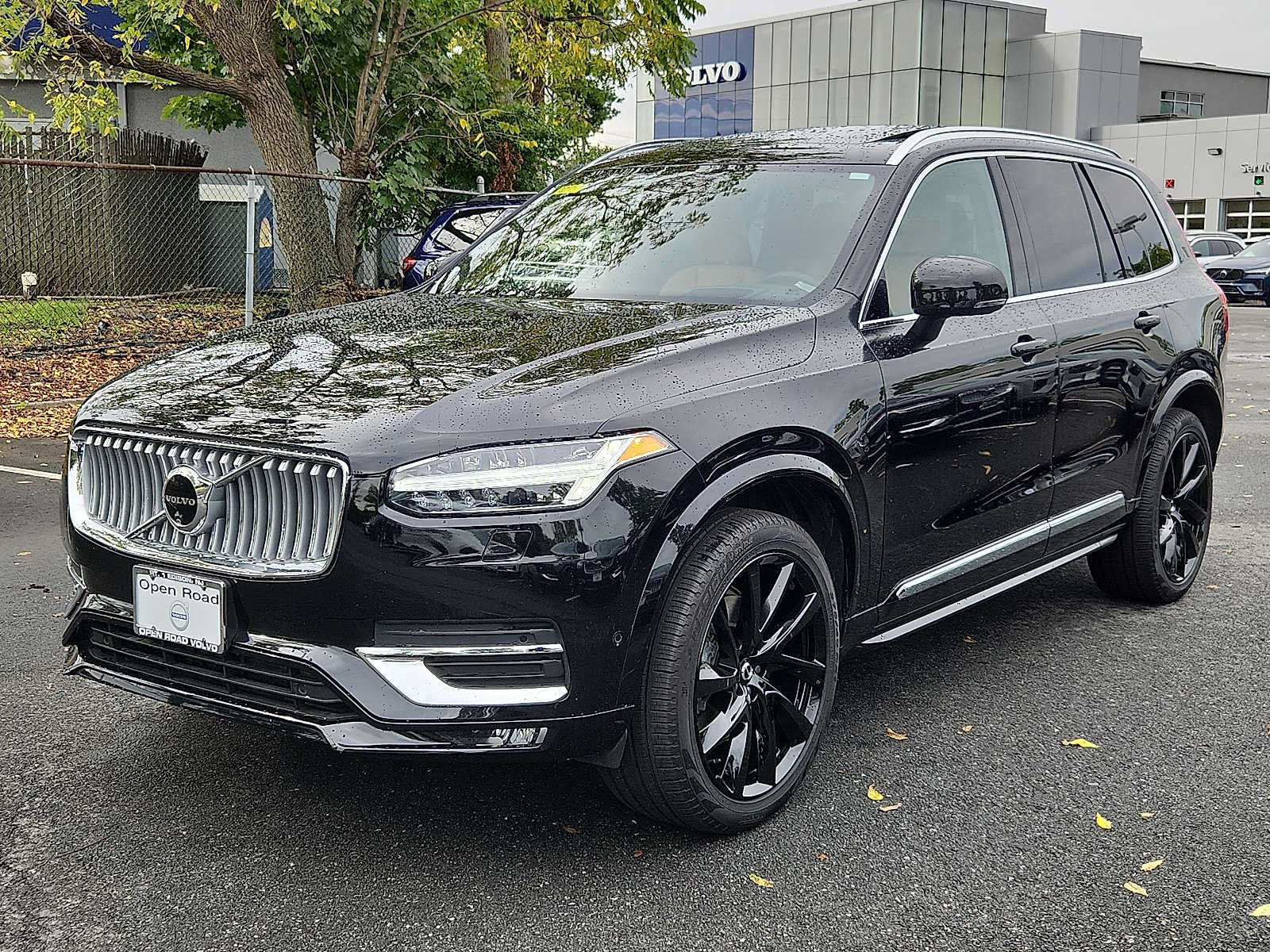 Certified 2024 Volvo XC90 B6 Ultimate AWD/4WD image 3