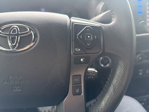 Used 2018 Toyota Tacoma TRD Sport image 17