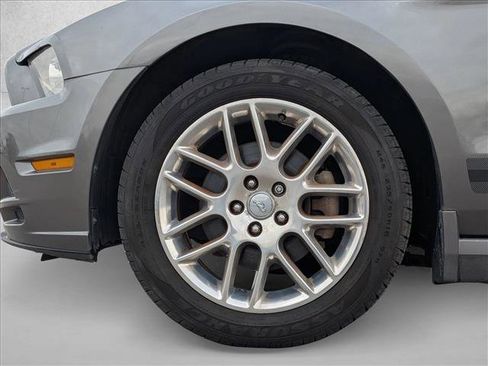 Used 2013 Ford Mustang Premium image 24