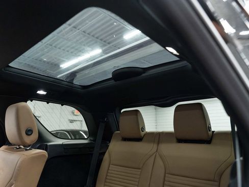 Used 2023 Land Rover Discovery S R-Dynamic image 19