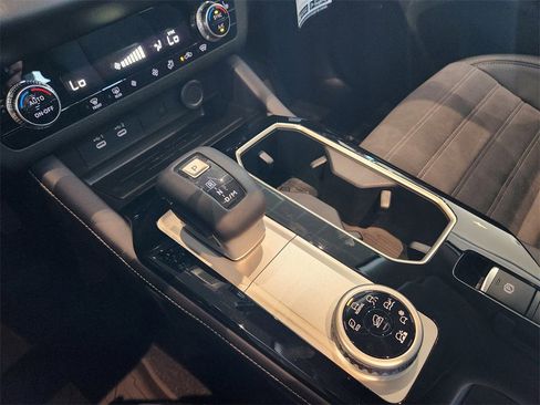 New 2025 Mitsubishi Outlander Trail Edition image 15