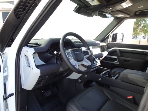 Used 2023 Land Rover Defender 110 S image 10