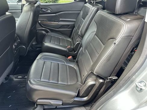 Used 2023 GMC Acadia Denali w/ Denali Technology Package AWD/4WD image 11