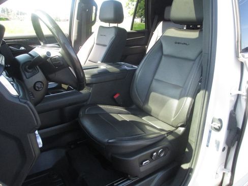 Used 2021 GMC Yukon Denali w/ Denali Premium Package AWD/4WD image 24