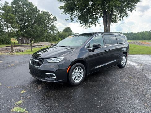 New 2026 Chrysler Pacifica Select FWD image 1
