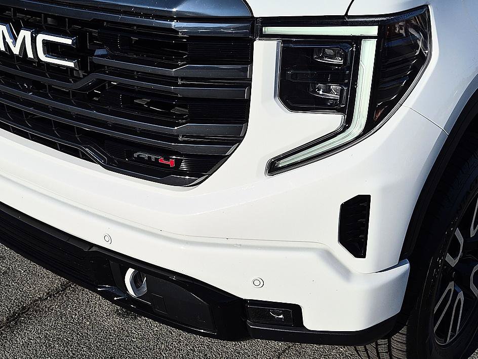 Used 2024 GMC Sierra 1500 AT4 w/ Technology Package AWD/4WD image 9