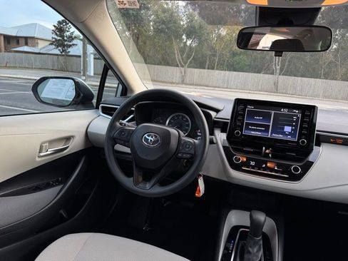Used 2021 Toyota Corolla LE image 25