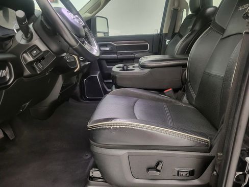 Used 2024 RAM 2500 Laramie w/ Safety Group AWD/4WD image 2