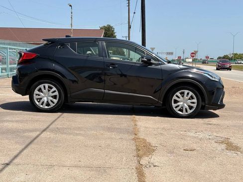 Used 2020 Toyota C-HR LE FWD image 2