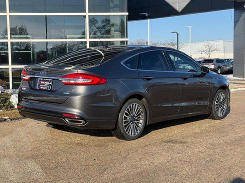 Used 2017 Ford Fusion SE w/ Fusion SE Technology Package image 3