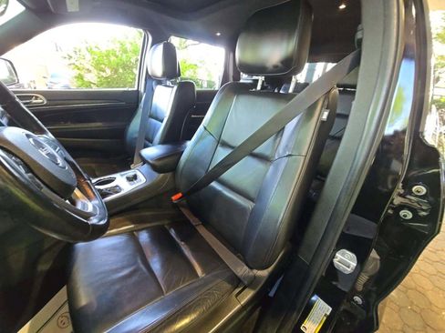Used 2018 Jeep Grand Cherokee Limited AWD/4WD image 3