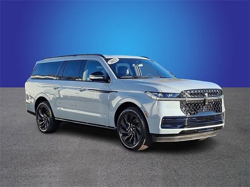 New 2025 Lincoln Navigator L Reserve w/ Jet Appearance Package image 2