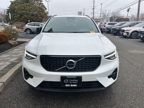 Used 2025 Volvo XC40 B5 Plus image 8