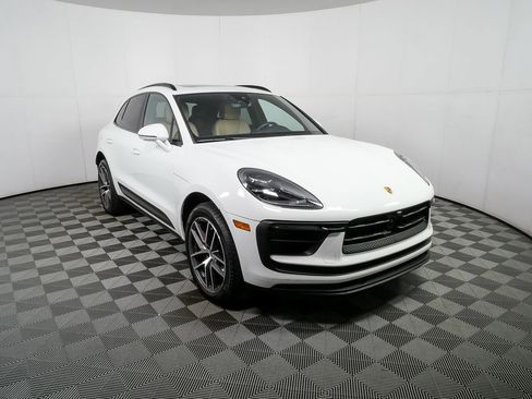 Certified 2022 Porsche Macan S AWD/4WD image 28