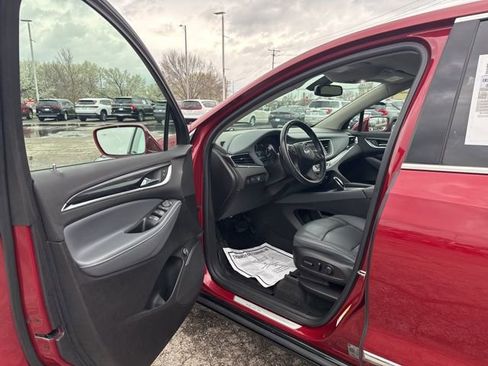 Used 2018 Buick Enclave Essence image 25