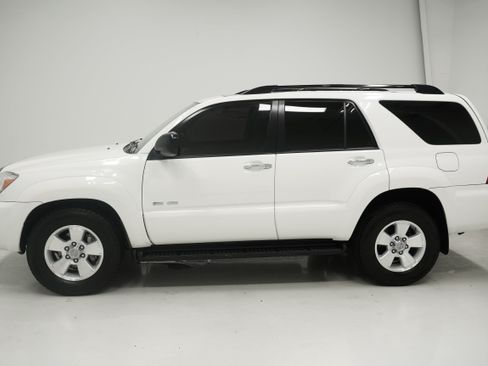 Used 2008 Toyota 4Runner SR5 AWD/4WD image 5