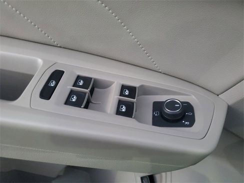 Used 2021 Volkswagen Atlas SEL Premium image 30