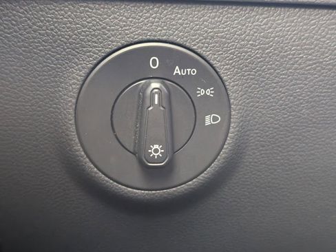 Used 2022 Volkswagen Taos S image 11