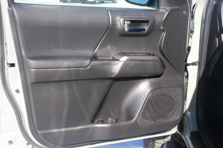 Used 2022 Toyota Tacoma TRD Off-Road AWD/4WD image 12