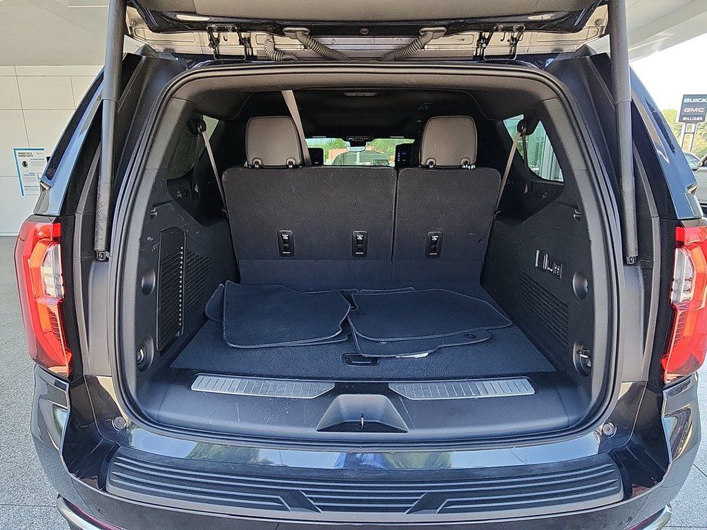 Certified 2025 GMC Yukon XL AT4 w/ AT4 Premium Plus Package AWD/4WD image 24