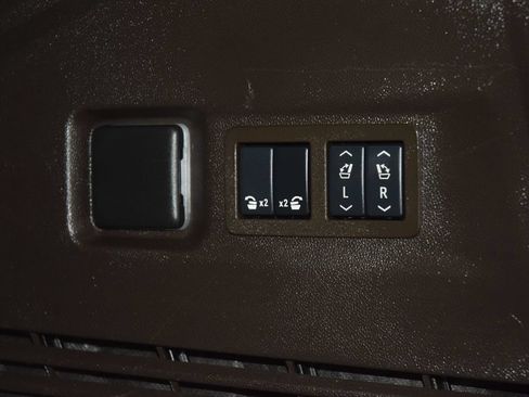 Used 2024 GMC Yukon XL Denali AWD/4WD image 26