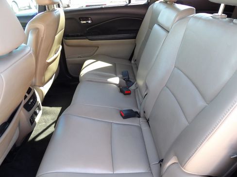 Used 2016 Honda Pilot Touring image 12