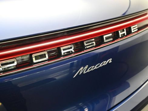 Certified 2024 Porsche Macan AWD/4WD image 30