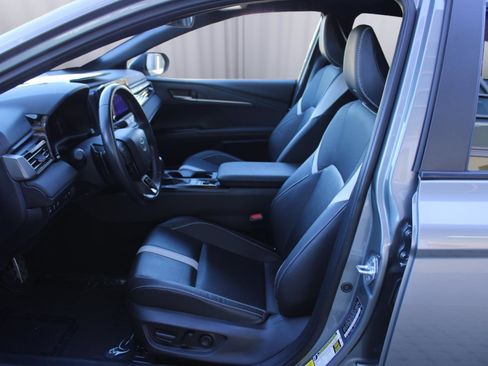 Used 2025 Toyota Camry SE image 30