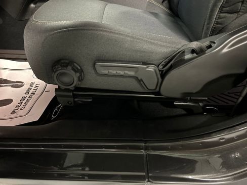 Used 2024 Jeep Wrangler Sport AWD/4WD image 12