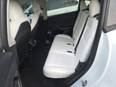 Used 2022 Tesla Model Y Performance AWD/4WD image 24