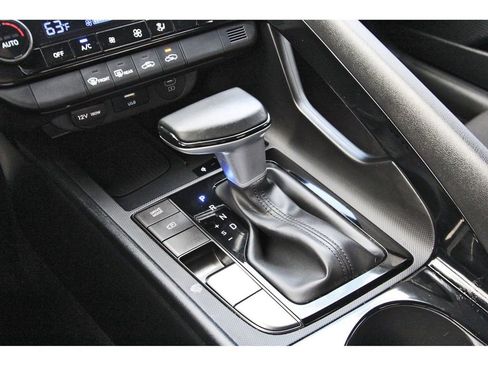 Used 2025 Hyundai Elantra SEL FWD image 29