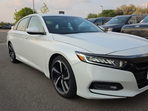 Used 2018 Honda Accord Sport image 2