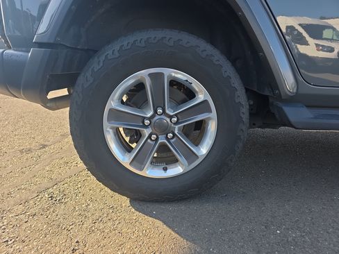 Used 2020 Jeep Wrangler Unlimited Sahara image 11