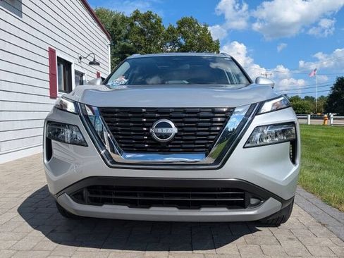 Used 2023 Nissan Rogue SV w/ SV Premium B Package FWD image 3