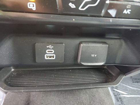 Used 2025 Ford F250 XLT image 27