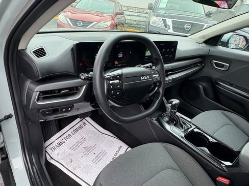 Used 2025 Kia K4 LX image 21