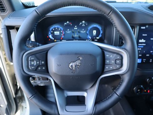 New 2025 Ford Bronco Badlands image 3