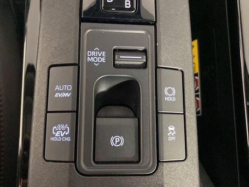 Used 2024 Toyota Prius Prime FWD image 8