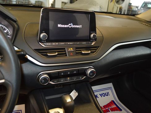 Used 2022 Nissan Altima 2.5 SV image 19