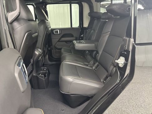 New 2026 Jeep Gladiator Sport AWD/4WD image 10