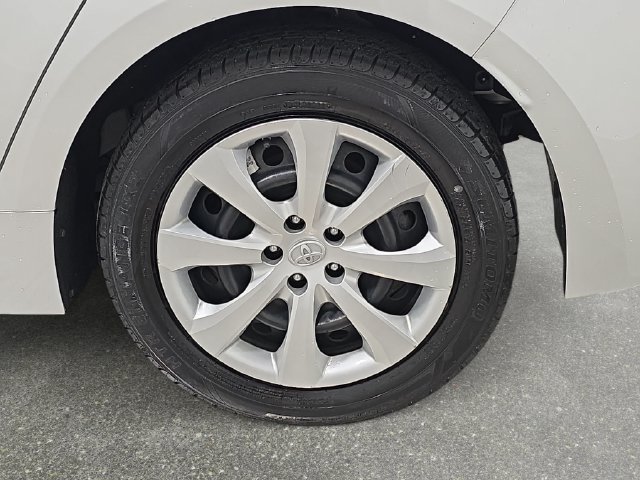 Used 2020 Toyota Corolla LE FWD image 30