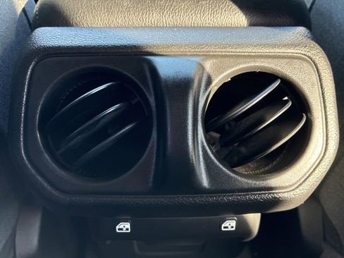 Used 2024 Jeep Gladiator Sport image 21