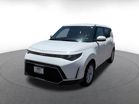 Used 2025 Kia Soul LX w/ LX Technology Package FWD image 7