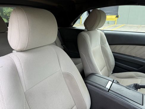 Used 2014 Ford Mustang Convertible image 12