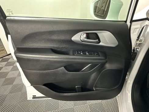 Certified 2021 Chrysler Pacifica Touring w/ Cold Weather Group AWD/4WD image 6