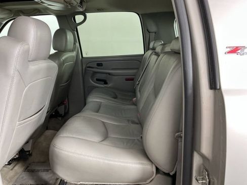 Used 2005 Chevrolet Suburban Z71 w/ Preferred Equipment Group AWD/4WD image 23